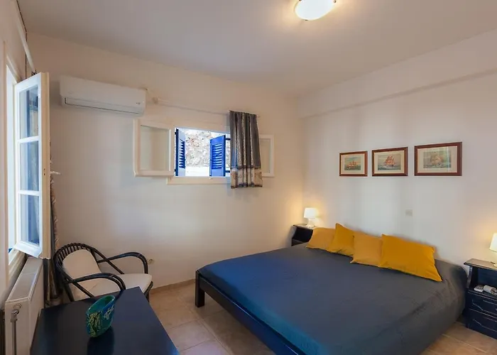 Thanos Luxury Apartment In Spetses