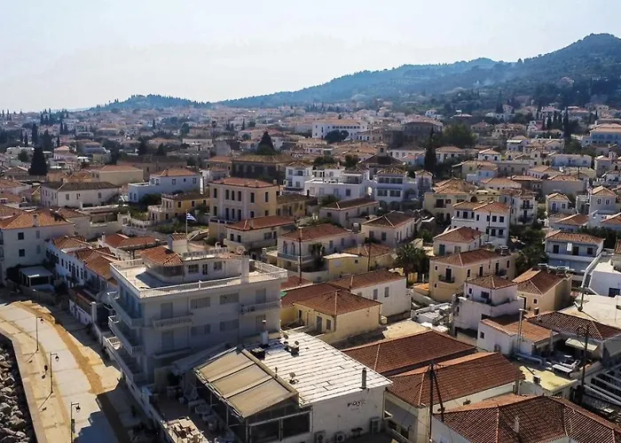 Thanos Luxury Apartment In Spetses