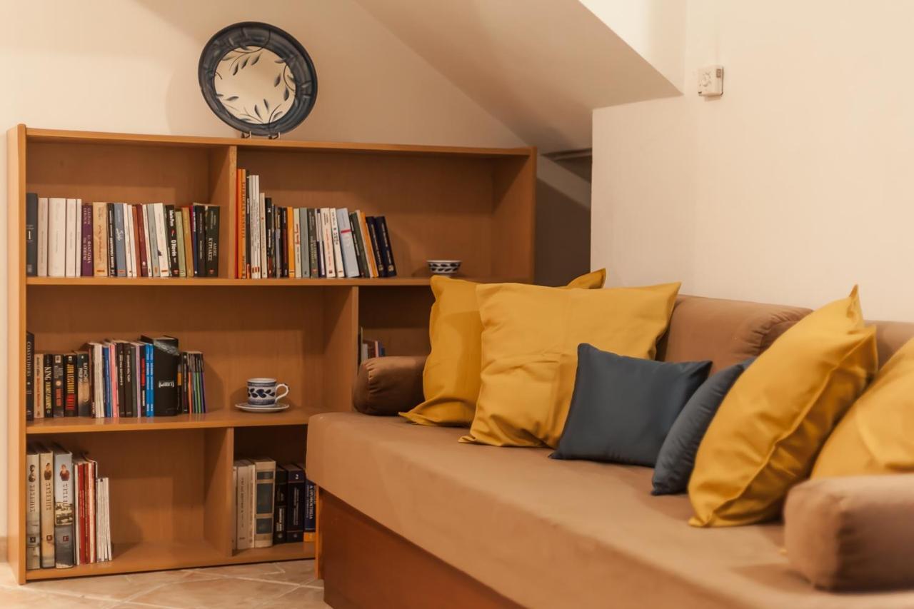 Thanos Luxury In Apartment